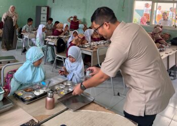 Ketua DPRD Kabupaten Bogor Tinjau Program Makan Bergizi Gratis, Dorong Terwujudnya Generasi Emas 2045