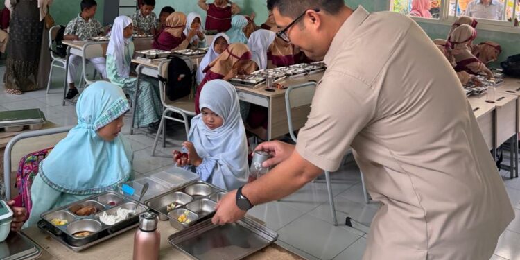 Ketua DPRD Kabupaten Bogor Tinjau Program Makan Bergizi Gratis, Dorong Terwujudnya Generasi Emas 2045