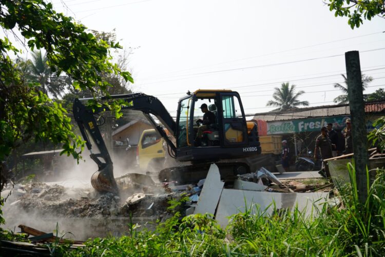 103 Bangunan Liar di Ciseeng Dibongkar, Pemkab Bogor Lanjutkan Normalisasi Saluran Irigasi