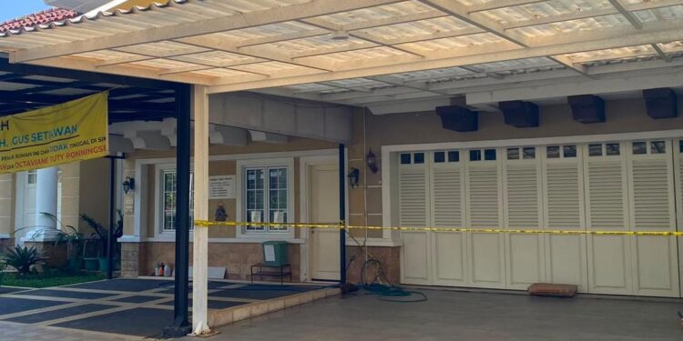 Begini Kondisi Rumah Jampidsus Febrie Ardiansyah di Sentul Bogor Setelah Penggeledahan Tim Penyidik, Sepi dan Masih Dipasang Garis Polisi