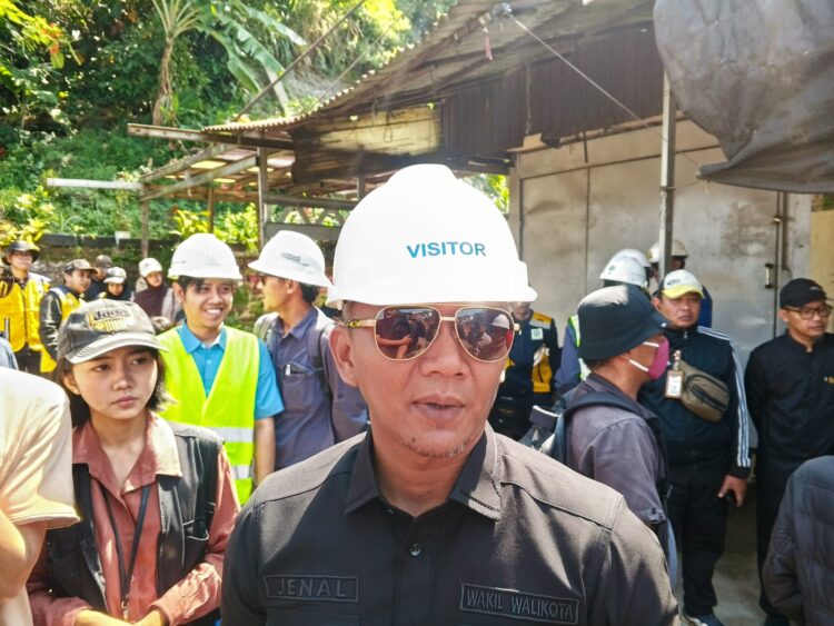 Jenal Mutaqin Ingatkan Risiko di Proyek Jalan Baru Batutulis: Jangan Sampai Jalan Baru Selesai, Turap Belum Beres