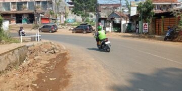 Wali Kota Bogor Tegur Kontraktor Proyek Batutulis, Ceceran Tanah di Jalan Berpotensi Membahayakan Pemotor