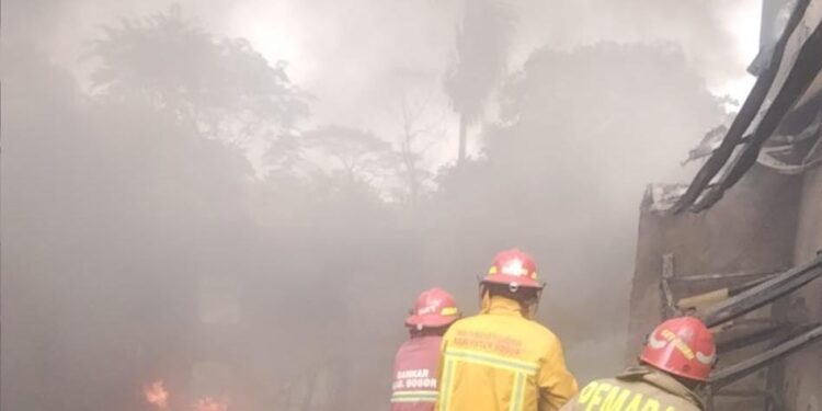 Kebakaran Gudang Sparepart Motor di Tajurhalang Bogor Bermula dari Percikan Api, Kerugian Capai Setengah Miliar