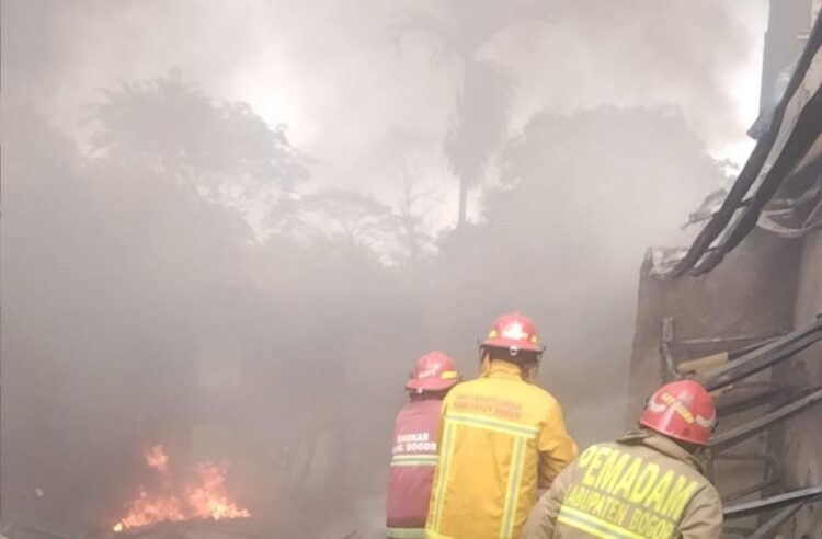 Kebakaran Gudang Sparepart Motor di Tajurhalang Bogor Bermula dari Percikan Api, Kerugian Capai Setengah Miliar