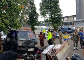 Belajar Nyetir Berakhir Petaka, Mobil Pikap Tabrak Pesepeda dan Pedagang di Pakansari Bogor