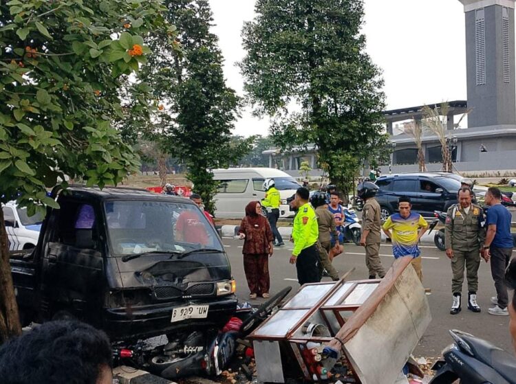 Belajar Nyetir Berakhir Petaka, Mobil Pikap Tabrak Pesepeda dan Pedagang di Pakansari Bogor
