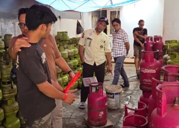 Aksi Dramatis Polisi Bongkar Gudang Pengoplos Gas Elpiji di Cileungsi Bogor! 1.304 Tabung Disita dan Dua Pelaku Ditangkap