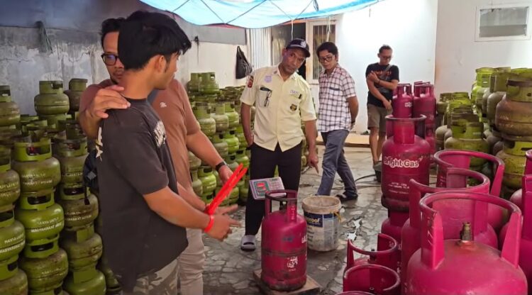 Aksi Dramatis Polisi Bongkar Gudang Pengoplos Gas Elpiji di Cileungsi Bogor! 1.304 Tabung Disita dan Dua Pelaku Ditangkap