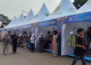 Alun-Alun Tegar Beriman Dipenuhi 100 Stan UMKM, Warga Bisa Belanja Sekaligus Nikmati Wayang Golek