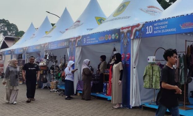 Alun-Alun Tegar Beriman Dipenuhi 100 Stan UMKM, Warga Bisa Belanja Sekaligus Nikmati Wayang Golek