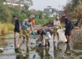 Debit Sungai Ciliwung Surut, Ribuan Warga dan Pemkot Bogor Gotong Royong Angkut Sampah