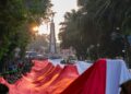 Meriah! Bendera Merah Putih Raksasa Diarak dari Tugu Kujang hingga Pusdikzi, Adityawarman Adil: Kirab Merah Putih Perkuat Persatuan dan Nasionalisme