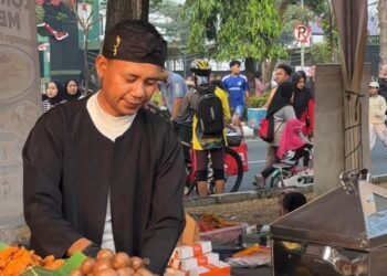 Pemkab Bogor Ubah Wajah CFD Tegar Beriman, Pedagang Mulai Berjualan Gunakan Pakaian Adat Sunda