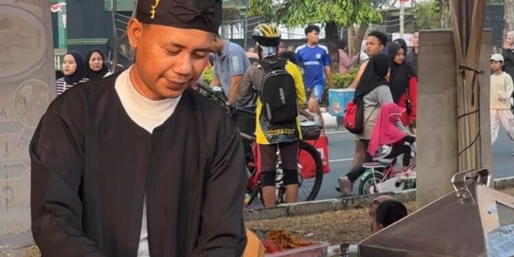 Pemkab Bogor Ubah Wajah CFD Tegar Beriman, Pedagang Mulai Berjualan Gunakan Pakaian Adat Sunda