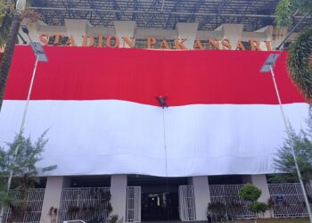 Bendera Merah Putih Raksasa Berkibar di Stadion Pakansari, Jadi Simbol Semangat Kemerdekaan