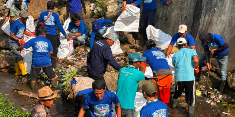 Sungai Cikiam Jasinga Dipenuhi Sampah, Demokrat Kabupaten Bogor Siapkan TPS