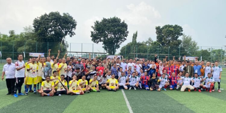 Keseruan Camat Cup Bogor Utara, Ketua RT dan RW Adu Skill di Lapangan Sepak Bola
