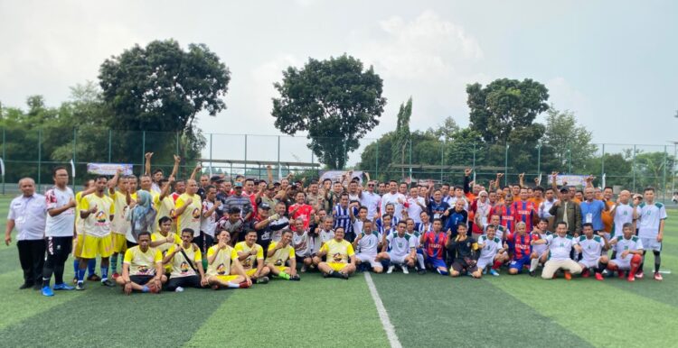 Keseruan Camat Cup Bogor Utara, Ketua RT dan RW Adu Skill di Lapangan Sepak Bola