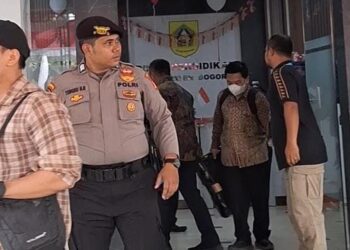 Lagi! KPK Geledah Pemkab Bogor, Dua Koper Dibawa Penyidik dari Kantor Disdik