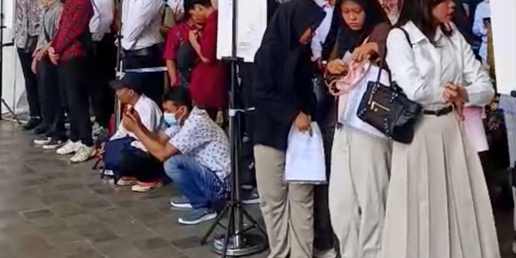 Ribuan Pencari Kerja Serbu Job Fair Kabupaten Bogor, Tersedia 6.056 Lowongan dari 53 Perusahaan