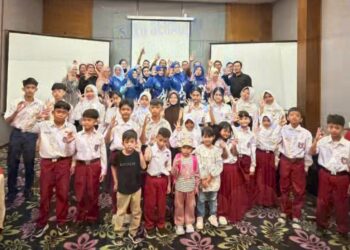 Gerakan Satu Seragam, Sejuta Harapan Bantu Pelajar di Bogor, Karina Soerbakti: Pendidikan Hak Setiap Anak