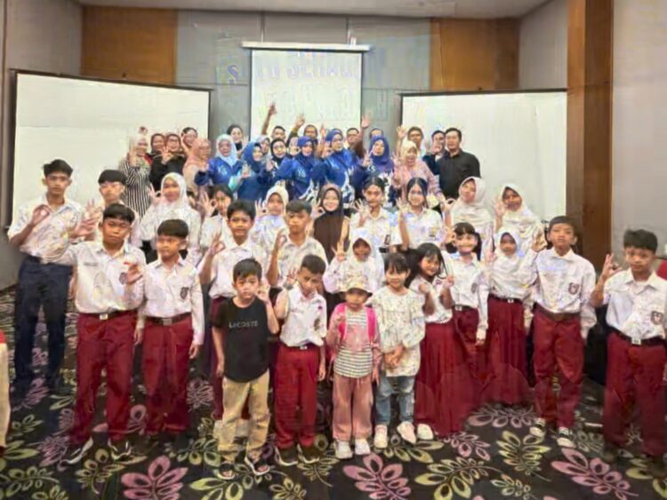 Gerakan Satu Seragam, Sejuta Harapan Bantu Pelajar di Bogor, Karina Soerbakti: Pendidikan Hak Setiap Anak