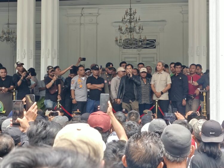 Sopir Angkot Demo di Balai Kota Bogor, Ini Respon Wali Kota Dedie Rachim
