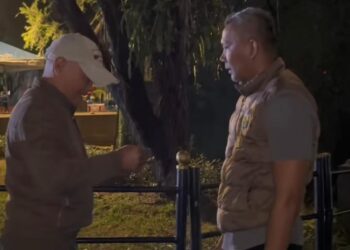 Viral! Jenal Mutaqin Ngamuk Lihat Pria Kencing Sembarangan di Alun-Alun Kota Bogor, Sampai Lempar Helm