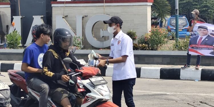 Ribuan Masker Gratis Dibagikan di Kemang Bogor, Warga Diminta Waspada Abu Vulkanik