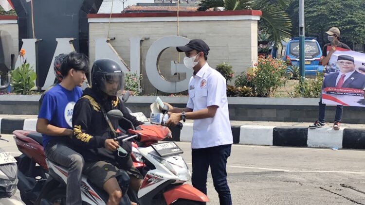 Ribuan Masker Gratis Dibagikan di Kemang Bogor, Warga Diminta Waspada Abu Vulkanik