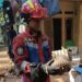 Warga Jonggol Dikejutkan Kemunculan Trenggiling di Halaman Rumah, Damkar Turun Tangan