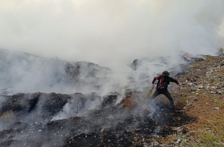 Kebakaran TPA Galuga Bogor Makin Meluas, Petugas Bangun Parit hingga Kerahkan Water Bombing