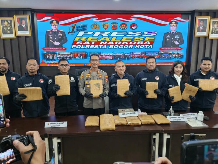 Modus Baru Kirim Narkoba Lewat Paket Terbongkar, 18 Kg Ganja Disita Polisi