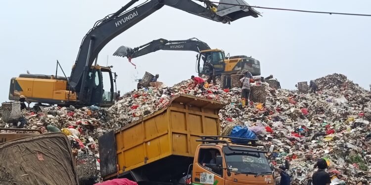 Sempat Ditutup karena Kebakaran, Pembuangan Sampah di TPA Galuga Kembali Dibuka
