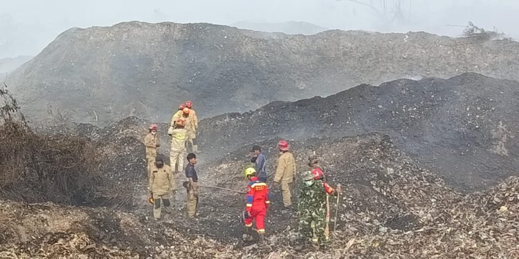 Kebakaran TPA Galuga Bogor Belum Padam, Ratusan Personel Dikerahkan dan Selang Diperpanjang 400 Meter