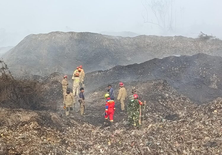 Kebakaran TPA Galuga Bogor Belum Padam, Ratusan Personel Dikerahkan dan Selang Diperpanjang 400 Meter