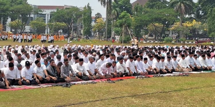 Modifikasi Cuaca Belum Berhasil, Pemkab Bogor Bareng Warga Gelar Salat Istisqa Mohon Hujan