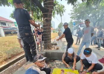 Usai Pejabat BPN Bogor Ditangkap KPK, Massa Gelar Syukuran Sembelih hingga Nyate Kambing
