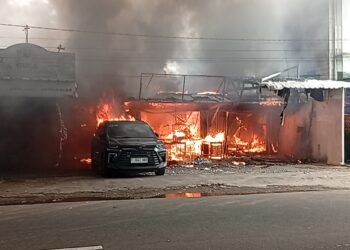 Kebakaran Hebat di Paledang Bogor! Api Merambat ke 4 Warung, Rumah hingga Mobil