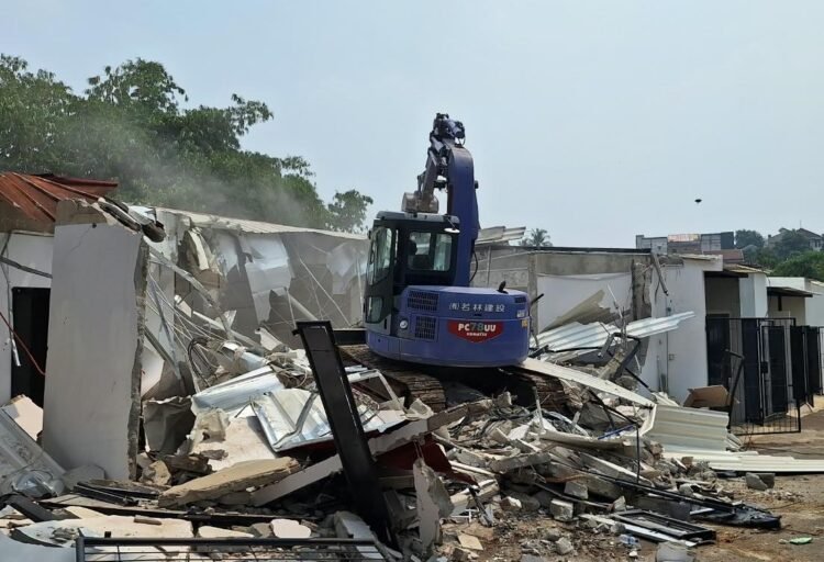 10 Bangunan Mewah di Lapas Cibinong Dibongkar Pakai Alat Berat, Ternyata Berdiri di Atas DAS