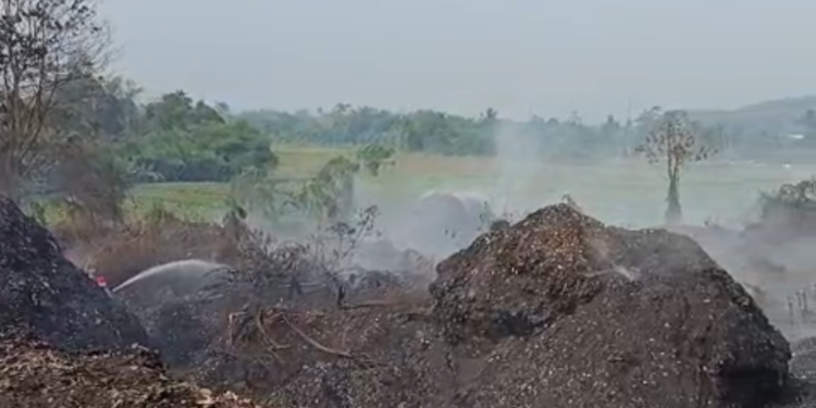 Kebakaran TPA Galuga Masuk Hari Ketiga, Api Kembali Muncul saat Sampah Dibalik