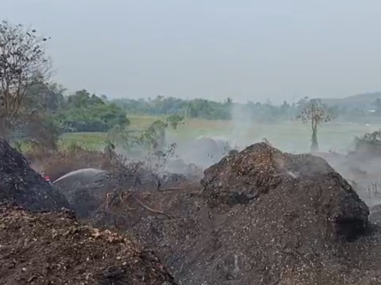 Kebakaran TPA Galuga Masuk Hari Ketiga, Api Kembali Muncul saat Sampah Dibalik