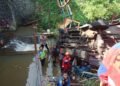 Kecelakaan di Jalur Puncak Bogor, Minibus Pariwisata Terjun ke Jurang Usai Tabrak Mobil, Sopir Luka Berat