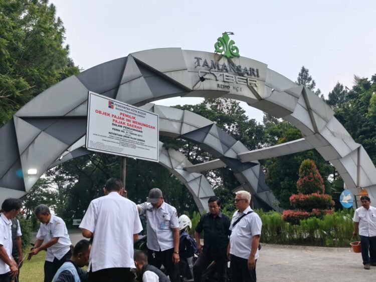 Nunggak Pajak Rp767 Juta, Perumahan di BNR Bogor Dipasangi Plang Peringatan
