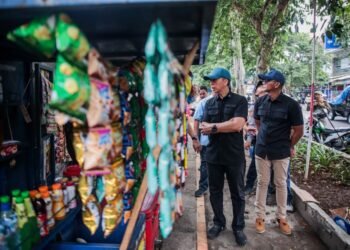 Dedie Rachim Turun ke Jalan, Temukan PKL Kuasai Trotoar hingga Angkot Parkir Sembarangan di Bogor