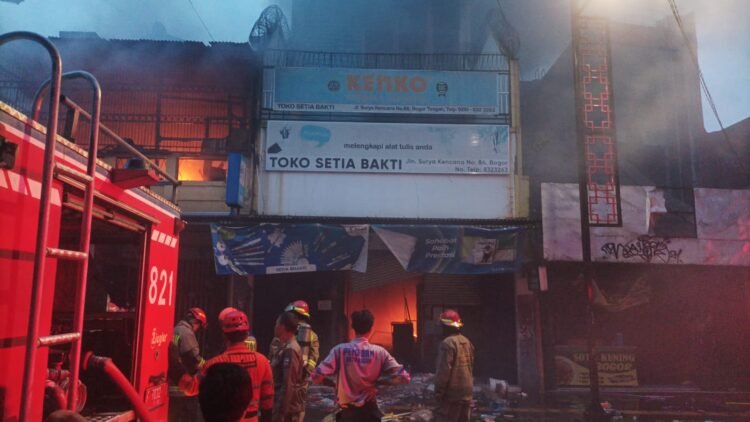Kebakaran Hebat di Surken Bogor, 3 Ruko Ludes Dilalap Api