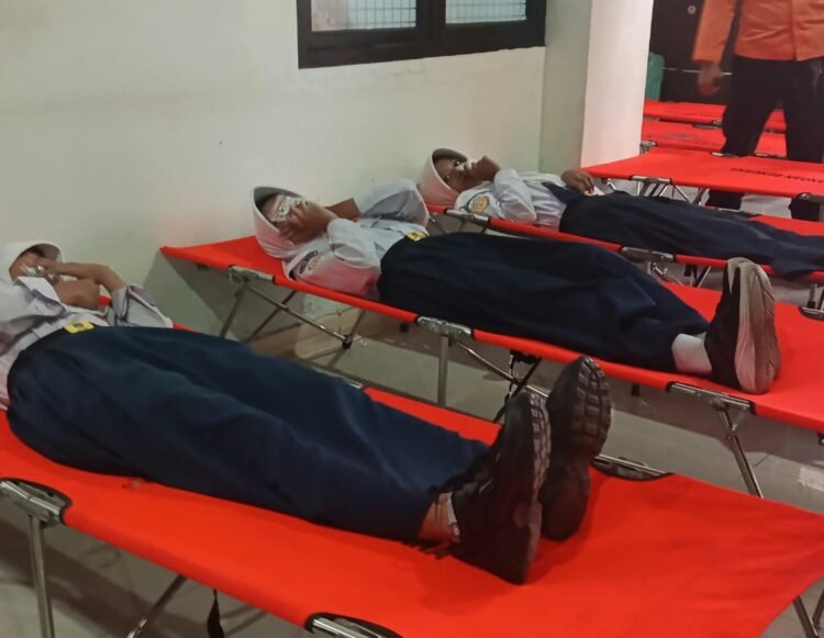 417 Pelajar SMP di Dramaga Bogor Diduga Keracunan MBG, Korban Dilarikan ke Rumah Sakit