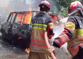 Sempat Ditinggal, Mobil Bawa 8 Jerigen Bensin Terbakar di Bogor, Dua Orang Luka Bakar